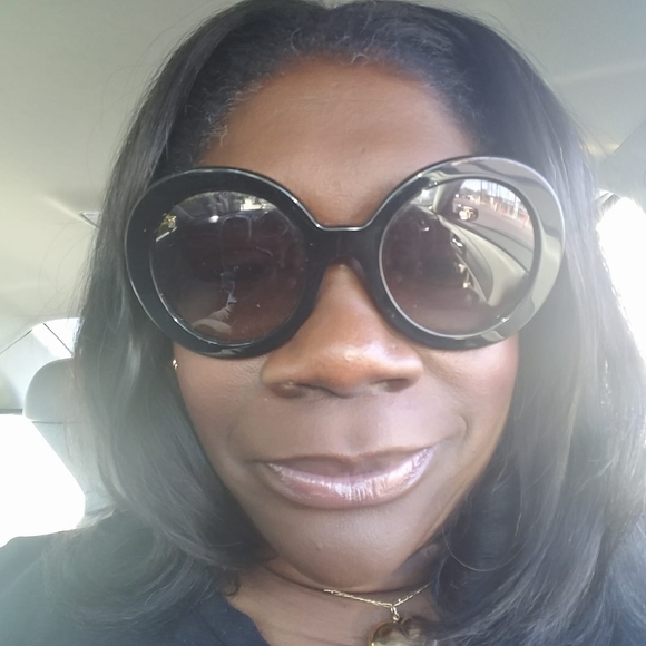 Meet your Posher, Yvette - Picture 1 of 1